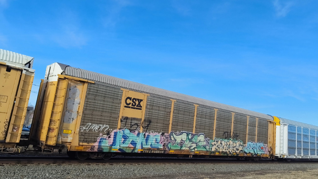 CSX B12560 (Body) TTGX 995696 (Flat)